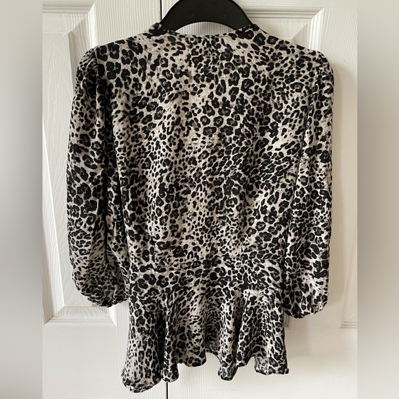 Banana Republic Leopard Print Wrap Top Size XS - Picture 2 of 5